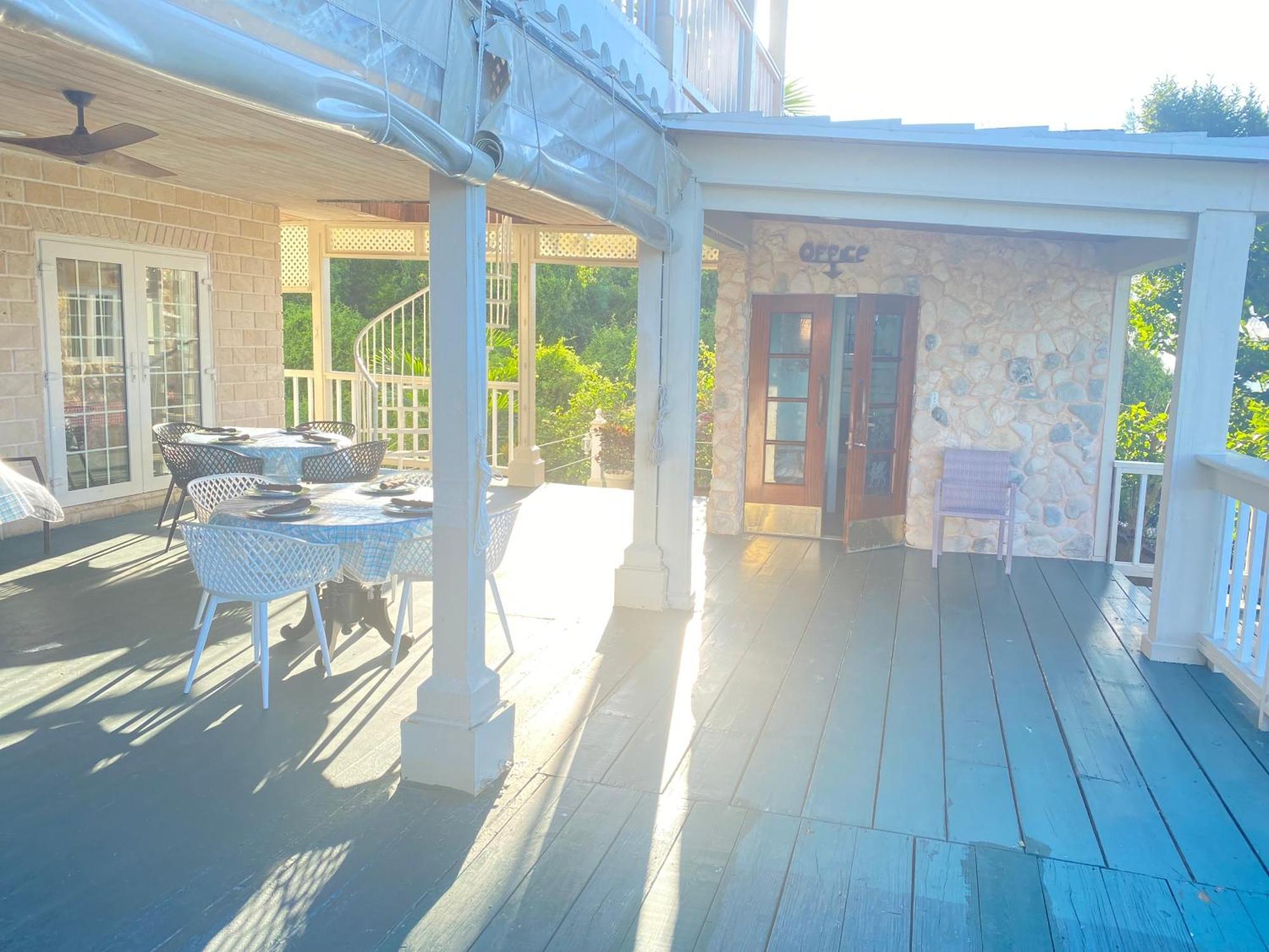 A Stone'S Throw Away Hotel Nassau Luaran gambar