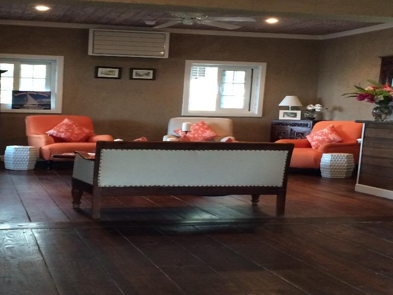 A Stone'S Throw Away Hotel Nassau Luaran gambar